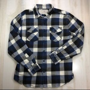 American Eagle Outfitters Classic Fit Size XL